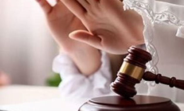 مع الرأفة.. "الجنايات" تقضى بحبس متهم سنة مع الإيقاف في جناية هتك عرض طفلة بـ"الرضا".. المجنى عليها تُقر بعلاقة عاطفية مع "الشاب".. وهروبها من "دار أيتام" بإرادتها للزواج منه عرفيا.. المحكمة تستعمل معه "الرأفة"