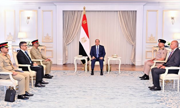 الرئيس السيسى يستقبل رئيس هيئة الأركان المشتركة لجمهورية باكستان 