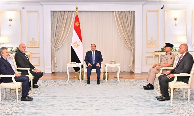 الرئيس السيسى يبحث مع وزير الدفاع الإيطالى تعزيز التعاون وتطورات الأوضاع في الأراضي الفلسطينية.. التأكيد على أهمية الاستراتيجية الإيطالية للانفتاح على القارة الأفريقية وبحث فرص انخراط مصر في تنفيذ مشروعات تعاون