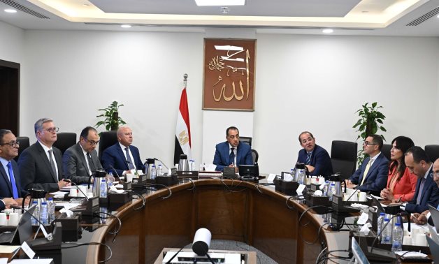 رئيس الوزراء يستعرض الفرص الاستثمارية الجاري التفاوض بشأنها مع عدد من دول الخليج