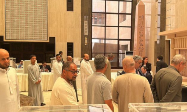 توافد المصريين بالسعودية على قنصلية جدة للتصويت فى انتخابات الشيوخ.. صور