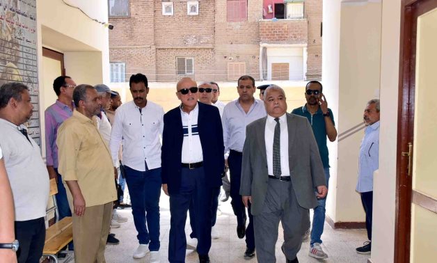 الأقصر جاهزة لانتخابات مجلس الشيوخ.. المحافظ يناقش الاستعداد لعمليات التصويت.. تجهيز اللجان الانتخابية وتوفير مقاعد ومظلات.. والعمل على دعم كبار السن وذوى الهمم.. وحملات نظافة وتجميل حول مقار الانتخابات.. صور