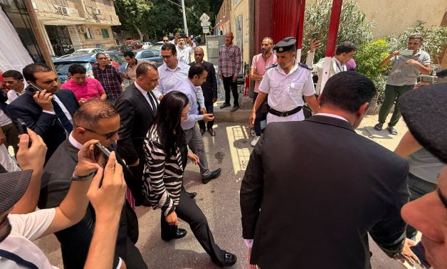 وزيرة التضامن تُدلي بصوتها بمدرسة بدر بالدقي في انتخابات الشيوخ 