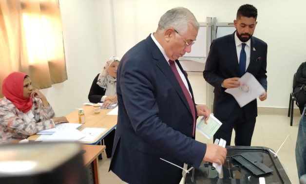 أمين عام حزب الجبهة يدلي بصوته في انتخابات "الشيوخ".. ويؤكد: صوتك خنجر في صدر الإرهاب