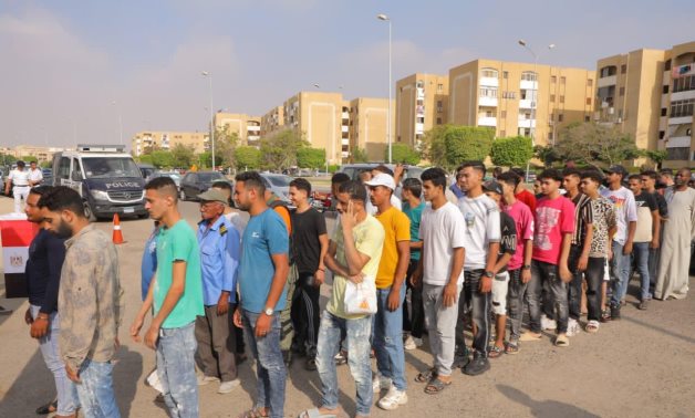 كثافات شبابية وطوابير ممتدة أمام لجان مركز شباب الشيخ زايد بالجيزة ..صور