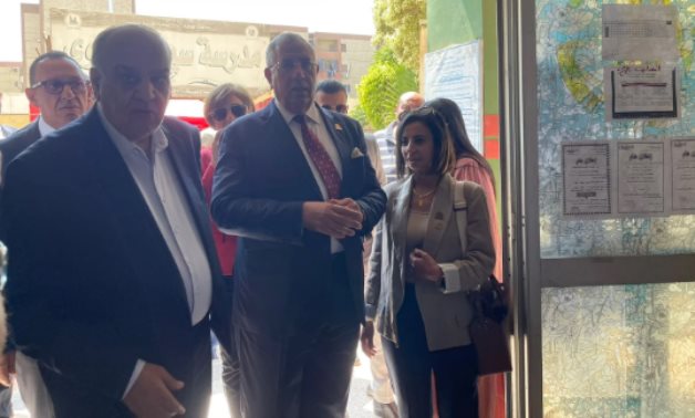 أمين عام حزب الجبهة الوطنية يتفقد لجان انتخابات الشيوخ بالتجمع الخامس