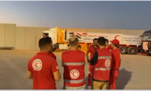 استمرار قوافل المساعدات "زاد العزة" من مصر لغزة لليوم العاشر.. فيديو
