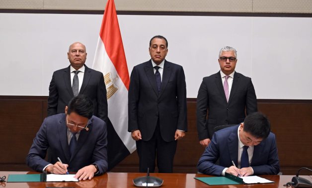 رئيس الوزراء يشهد توقيع عقد إنشاء مصنع مجموعة سايلون الصينية للإطارات بـ "اقتصادية قناة السويس" 