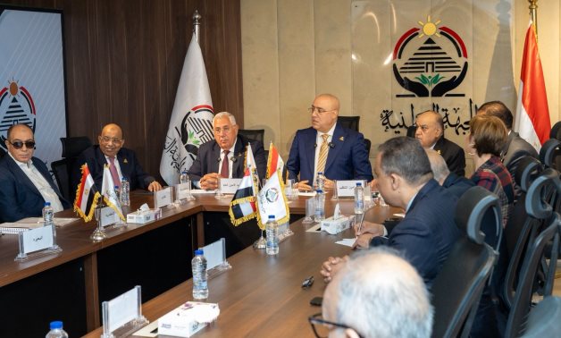 "الجبهة الوطنية" يستعد لخوض انتخابات النواب.. "الجزار" خلال اجتماع مع قيادات الحزب: الشفافية تحكم اختيارات المرشحين والفرص متساوية.. القصير: وحدة الصف هى السند الحقيقى.. وشعراوى يدعو لتكثيف اللقاءات الجماهيرية