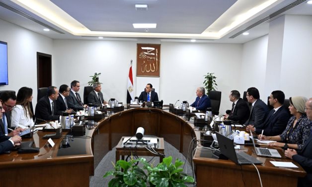 رئيس الوزراء يتابع تنفيذ توجيهات الرئيس بوضع خارطة طريق تطوير منظومة الإعلام