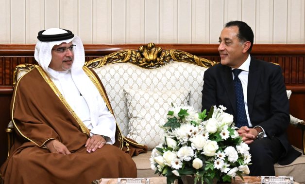 رئيس وزراء مصر وولي عهد مملكة البحرين يشهدان توقيع 8 وثائق تعاون مشترك بين البلدين