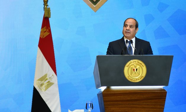 الرئيس السيسى يبث رسائل طمأنة للمصريين فى ذكرى المولد النبوى.. سياسيون: كلمته بالاحتفالية خارطة طريق لبناء الإنسان.. أكدت يقظة الدولة لما يحاك ضدها.. ودعوة لاستلهام دروس سيرة الرسول في مواجهة تحديات العصر