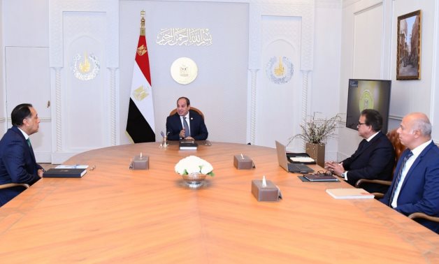الرئيس السيسى يستعرض القضاء على قوائم الانتظار والعلاج على نفقة وتوفير العلاج للحالات الحرجة