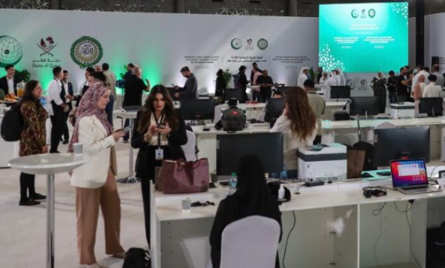 قمة عربية إسلامية طارئة الاثنين للجم عدوان إسرائيل..القادة يتوافدون على قطر والاجتماع التحضيرى اليوم..200 صحفى لتغطية القمة.. رئيس فلسطين: تعكس أهمية دور مصر وقطر.. صحفى: محطة مفصلية فى تاريخ العمل المشترك