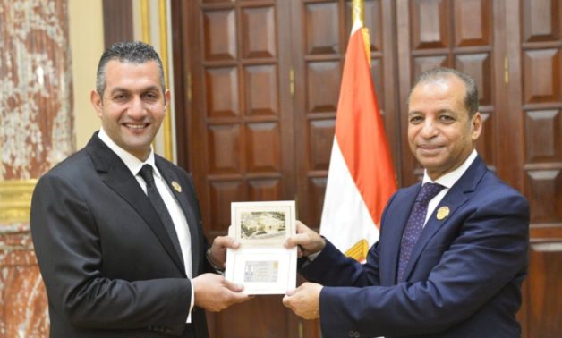 عمرو الشلمة يتسلّم كارنيه عضوية الشيوخ: تكليف لا تشريف.. وسنعمل من أجل تنمية واقعية وعدالة حقيقية