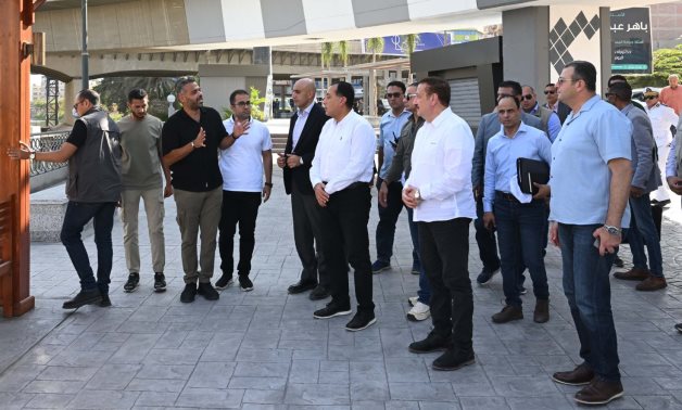رئيس الوزراء يتفقد أعمال تطوير كورنيش مدينة شبين الكوم القديم ويفتتح الممشى السياحي الجديد