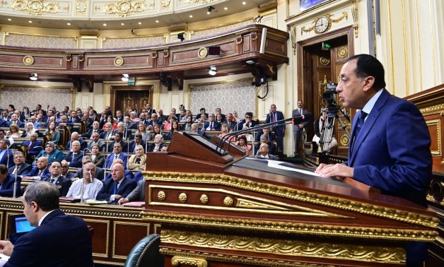 رئيس الوزراء يجدد التزام الحكومة بالحوار والتعاون والتكامل مع مجلس النواب