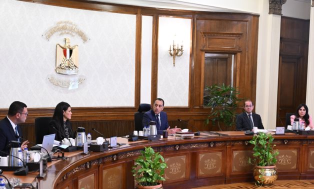رئيس الوزراء يُتابع موقف المشروعات الجارى تنفيذها بالتعاون بين الإسكان والهيئة الهندسية للقوات المسلحة