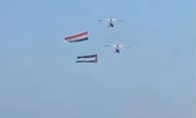 علم فلسطين بجوار العلم المصري فى سماء شرم الشيخ تزامنا مع وقف إطلاق النار