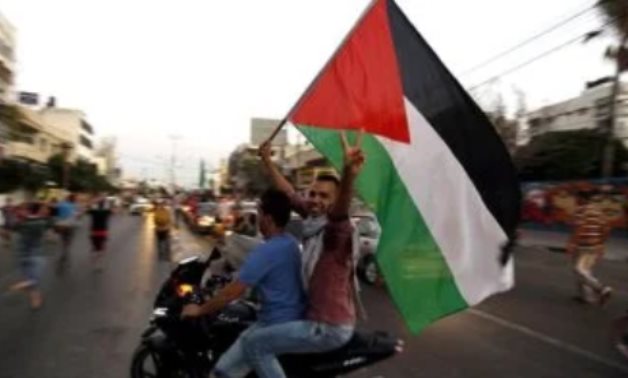 غزة تلتقط أنفاسها ورام الله ترحب .. ترحيب فلسطينى باتفاق إنهاء الحرب برعاية مصرية.. الفصائل تشكر القاهرة.. و"أبو مازن": نتطلع لحل سياسي شامل.. ترتيبات لـ"حوار وطنى".. والعشائر: مصر جنبتنا التهجير