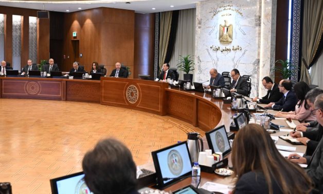 رئيس الوزراء يتابع جهود تنفيذ إجراءات خفض الانبعاثات والتحول الأخضر المستدام