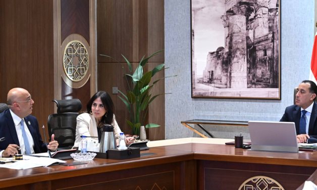 رئيس الوزراء يتابع جهود جهاز تنمية المشروعات المتوسطة والصغيرة ومتناهية الصغر بالمحافظات الحدودية