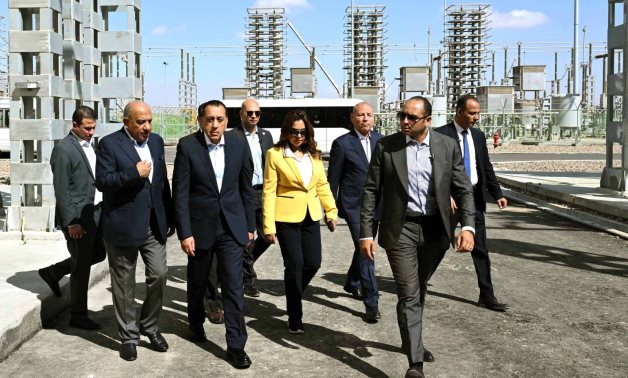 رئيس الوزراء يوجه بالانتهاء من المرحلة الثانية لمحطة الربط الكهربائي المصري السعودي بحلول أبريل 2026  