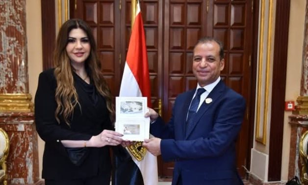 الدكتورة غادة البدوي تستلم كارنيه عضويتها بمجلس الشيوخ عقب تعيينها بقرار رئاسي
