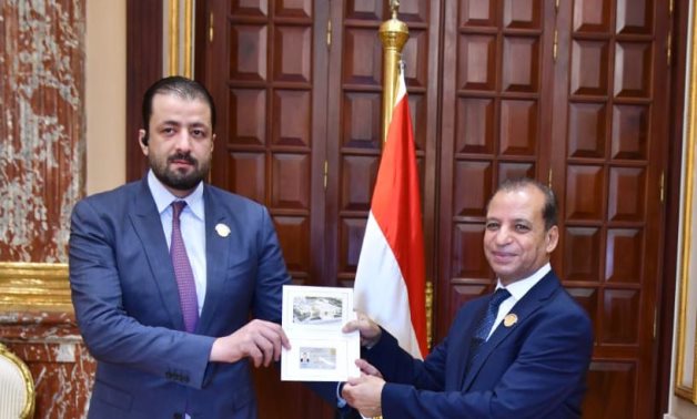 المستشار محمد عمران بعد تسلمه كارنيه الشيوخ: الشباب حجر الزاوية في بناء الجمهورية الجديدة