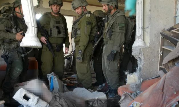 الجيش الإسرائيلى ينشر صورة جديدة للسنوار فى ذكرى مقتله