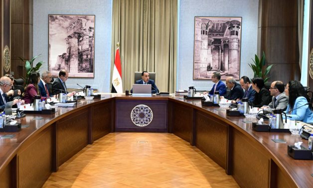 رئيس الوزراء يستعرض الفرص الاستثمارية المُقرر طرحها والتعاون مع الدول العربية الشقيقة