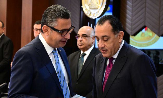 رئيس الوزراء : توجيهات للمحافظين بتجهيز شاشات عرض كبري تتيح لمختلف المواطنين متابعة فعاليات افتتاح المتحف المصري 