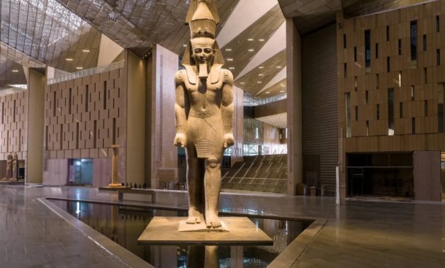 سواعد عمال مصر تصنع المستقبل.. النقابات العمالية: العامل المصرى شريك أساسى فى النجاح.. المظهر الراقى يعكس عظمة الصرح التاريخى.. عمال السياحة والفنادق: نستعد لاستقبال ملايين الزوار فى بيت الحضارة الجديد