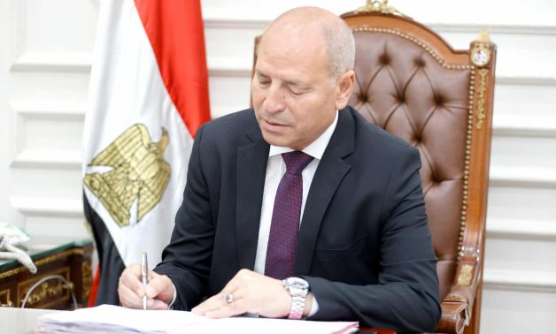 محافظ القاهرة يصدر حركة تنقلات تكميلية بين رؤساء الأحياء محافظ القاهرة يصدر حركة تنقلات تكميلية بين رؤساء الأحياء