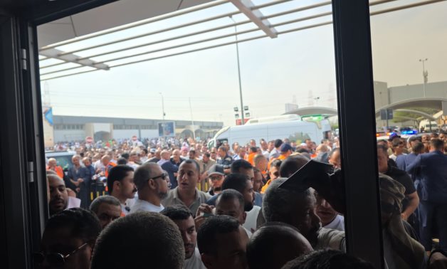 إقبال كثيف من المصريين بالكويت فى الساعات الأولى من بدء الاقتراع بانتخابات مجلس النواب