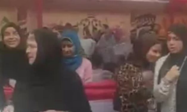 بالزغاريد.. مسيرة تجوب شوارع كفر نصار لحث المواطنين على المشاركة بانتخابات النواب