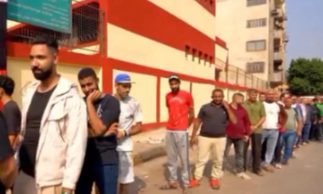 طوابير من الشباب تمتد أمام لجان الجيزة فى انتخابات النواب 2025