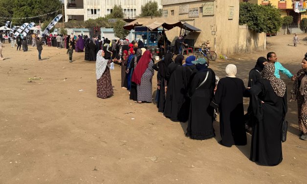 طوابير ومشاهد حماسية أمام لجان مدرسة جزيرة محمد بالوراق بالجيزة 