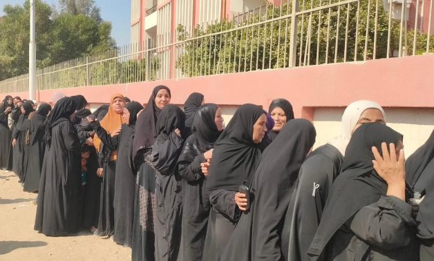 سيدات الأقصر يحتشدن أمام اللجان..فرحة الصعايدة بمواصلة التصويت في انتخابات مجلس النواب