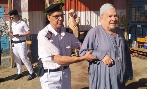 كبار السن يحرصون على المشاركة فى انتخابات مجلس النواب بمحافظة البحيرة