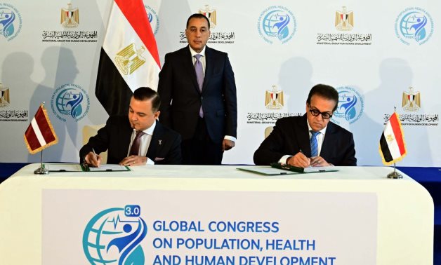 رئيس الوزراء يشهد مراسم توقيع مذكرة تفاهم فى الرعاية الصحية بين مصر ولاتفيا