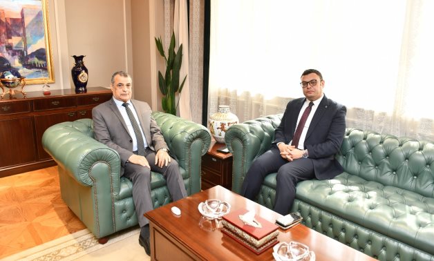وزيرا "الإنتاج الحربي" و"الإسكان" يناقشان مستجدات مشروعات "حياة كريمة"
