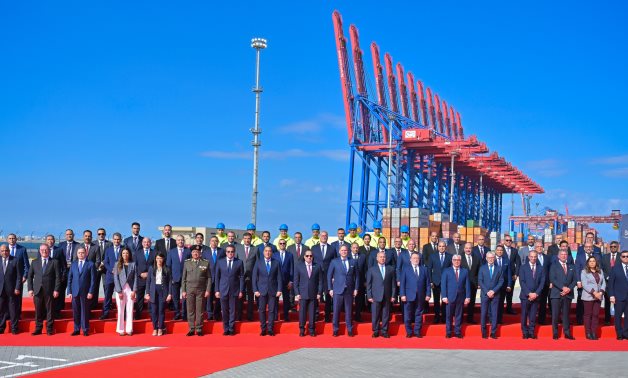 الرئيس السيسى يشهد افتتاح عدد من المحطات البحرية بالمنطقة الاقتصادية لقناة السويس