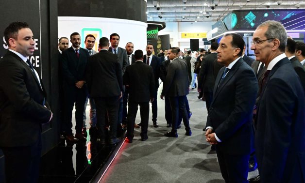 رئيس الوزراء يستمع لعرض تقديمي حول مشروعات وزارة الاتصالات وتكنولوجيا المعلومات في مجال التحول الرقمي