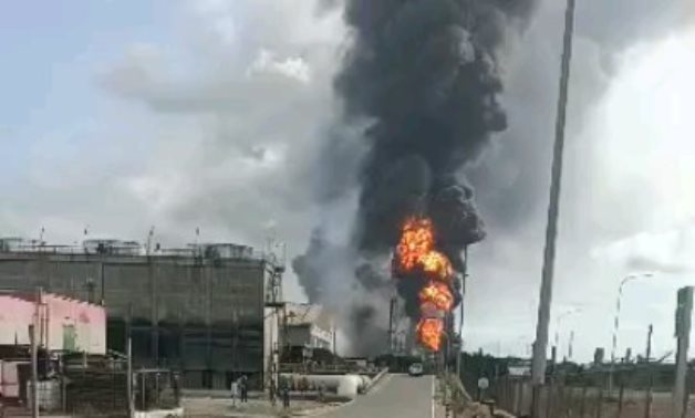 اندلاع حريق هائل فى مشروع نفطى بفنزويلا.. فيديو