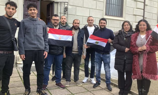 مشاركة فاعلة فى المرحلة الثانية.. سفراء مصر: العملية الانتخابية تشهد إقبالا كثيفا منذ بدء التصويت.. الجالية المصرية بالأردن: الرئيس السيسى منحنا ثقة المشاركة المكثفة.. وإشادة بنزاهة وشفافية الانتخابات فى هولندا