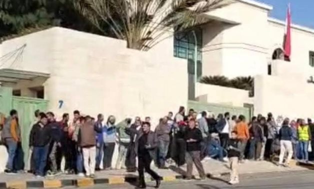 طوابير المصريين بالأردن ممتدة للإدلاء بأصواتهم فى المرحلة الثانية من انتخابات النواب