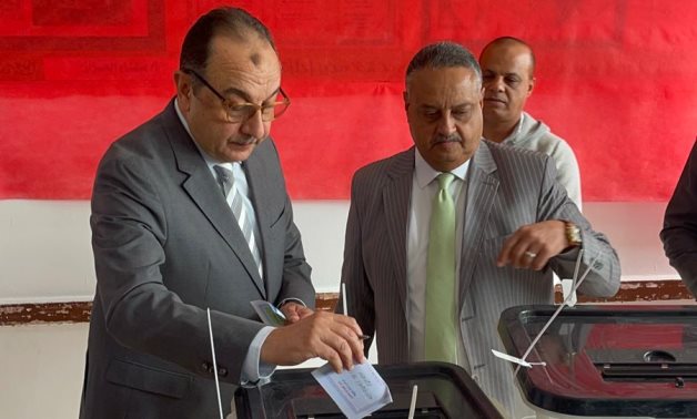 وزير قطاع الأعمال العام يدلى بصوته فى انتخابات مجلس النواب 2025