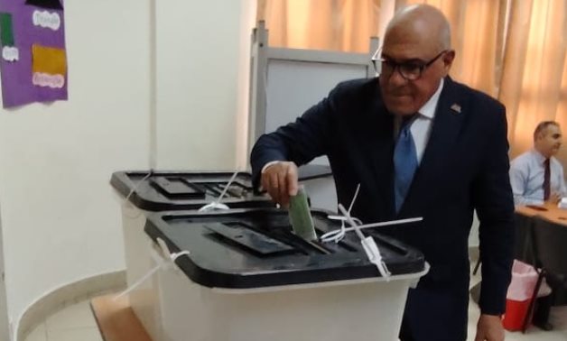 رئيس الهيئة العربية للتصنيع يُدلي بصوته في انتخابات مجلس النواب  