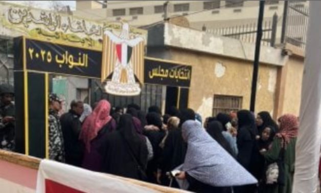 السيدات يتصدرن المشهد أمام لجان حدائق حلوان والمعصرة فى انتخابات النواب